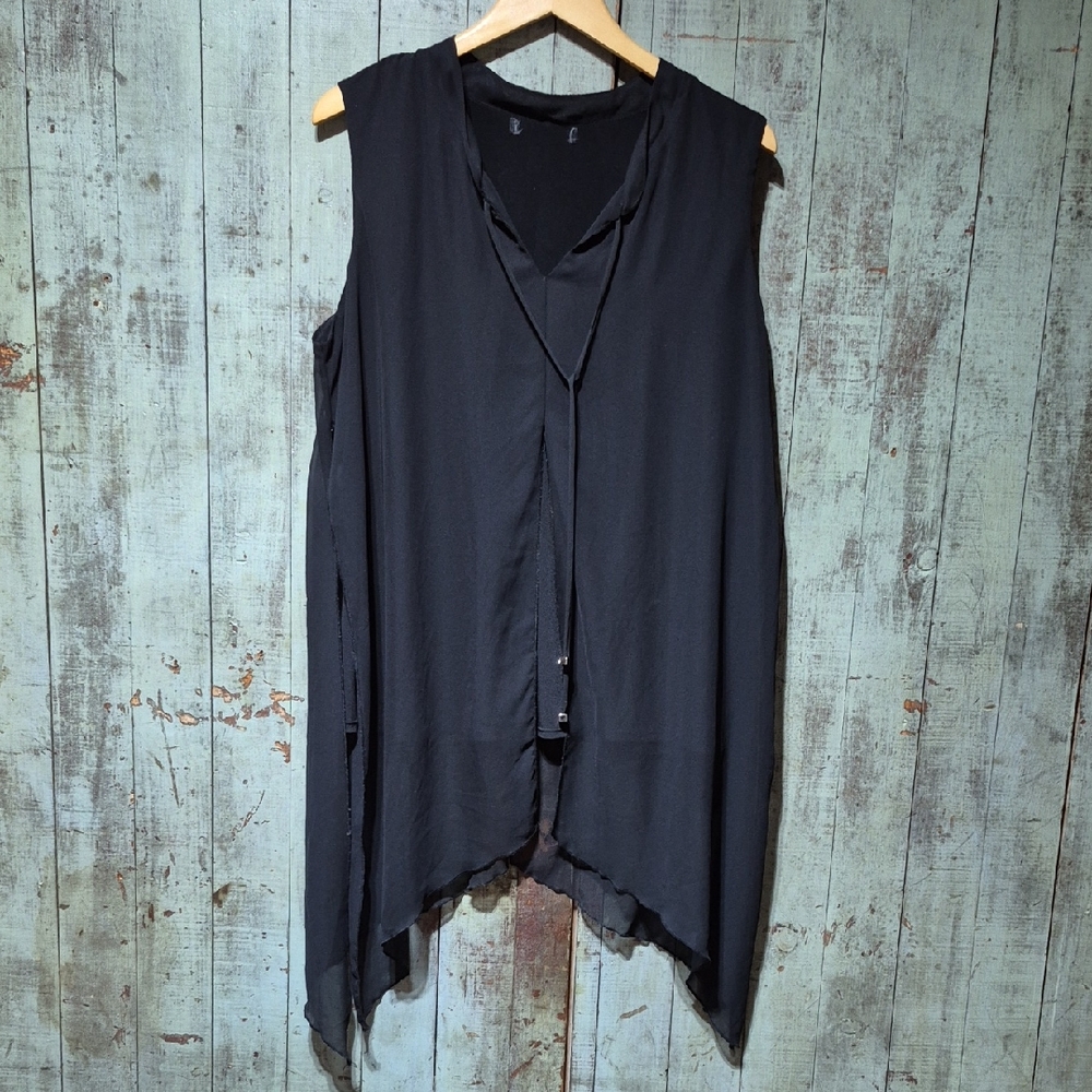 Black Sleeveless Women's Top